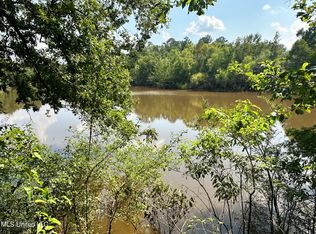 Shell Cracker Ln, Leakesville, MS 39451