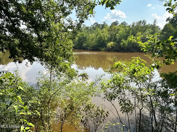 Shell Cracker Ln, Leakesville, MS 39451