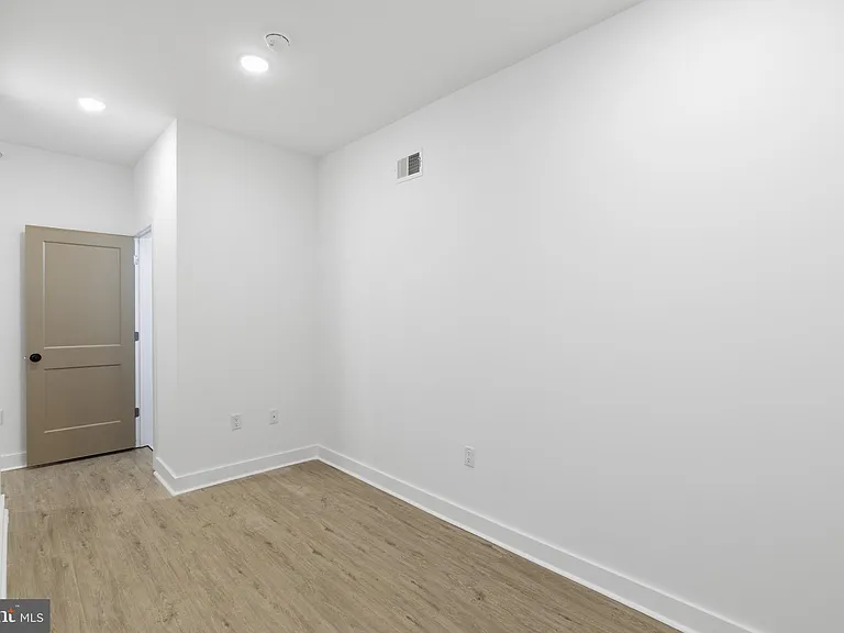 4021 Brown St #3 — Photo 11