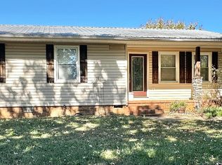 150 Colonial Dr, Chesnee, SC 29323