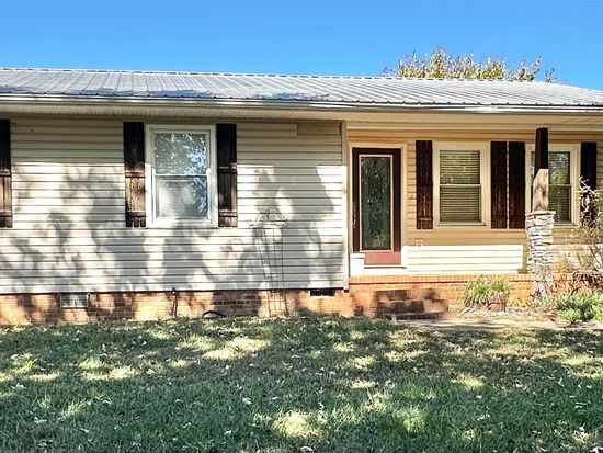 150 Colonial Dr, Chesnee, SC 29323