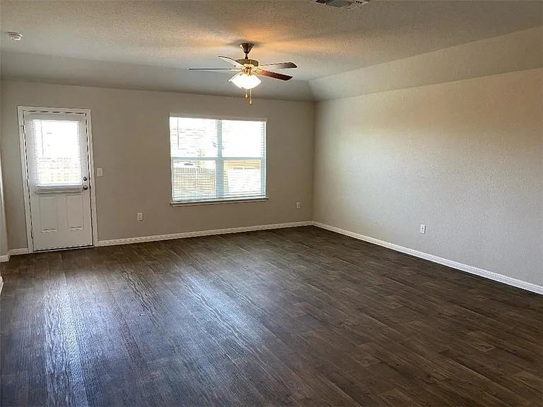 10708 Seguin St — Photo 10