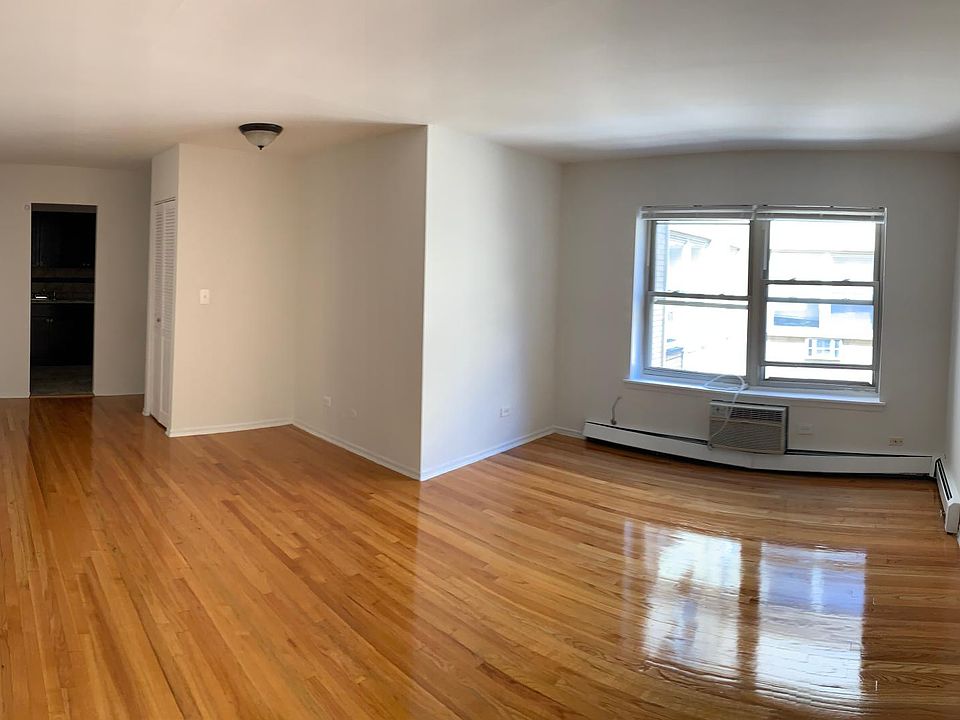 2nd image of 6830 N Sheridan Rd APT 273