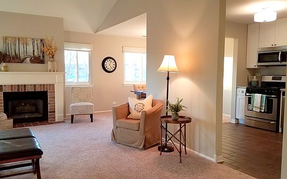 3rd image of 603 Eastview Ct Unit Z2