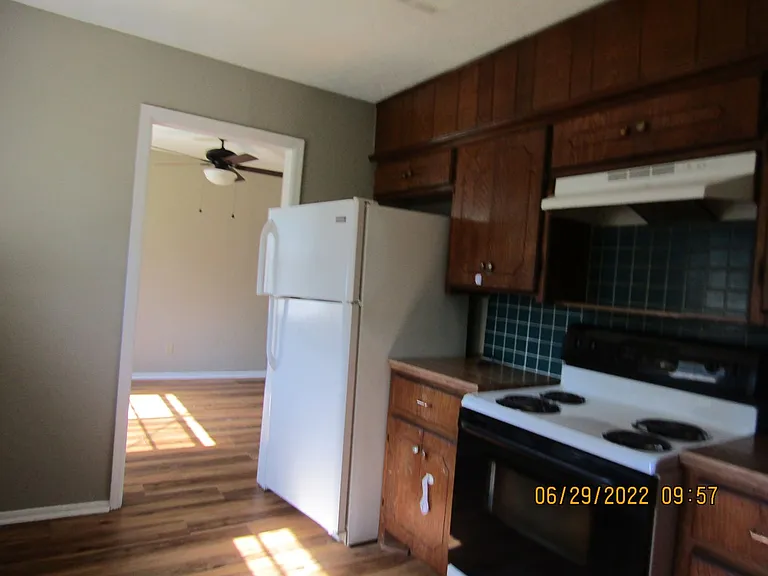 1 NW 28th St — Photo 5