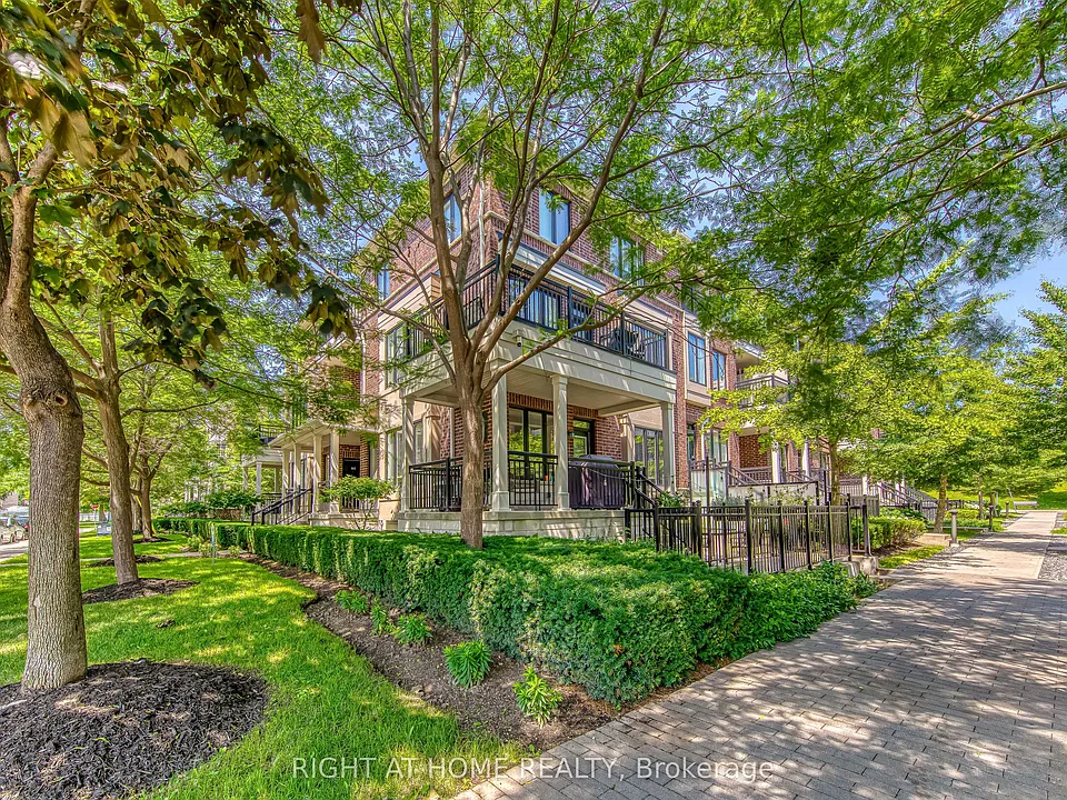 40 Carnation Ave #109