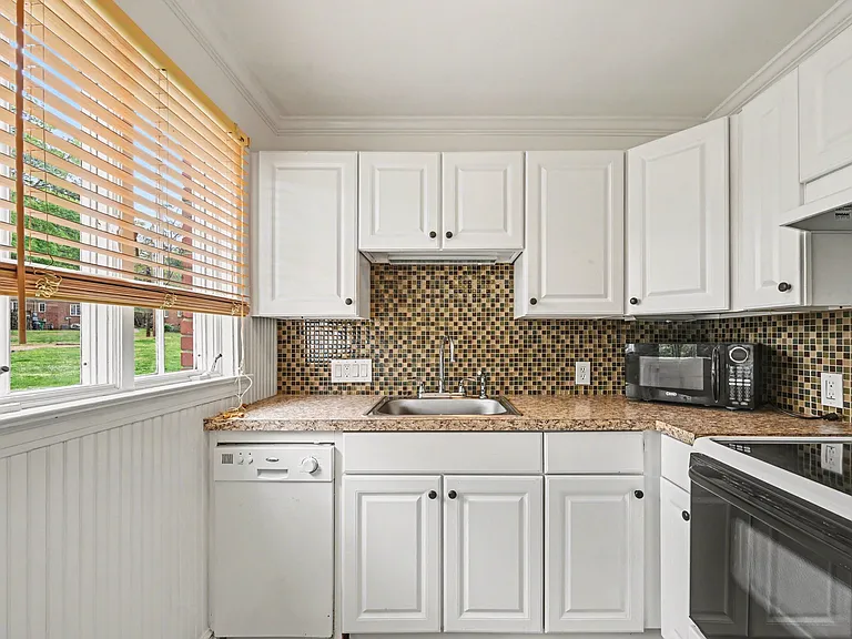 1811 Lynnwood Dr #2 — Photo 4