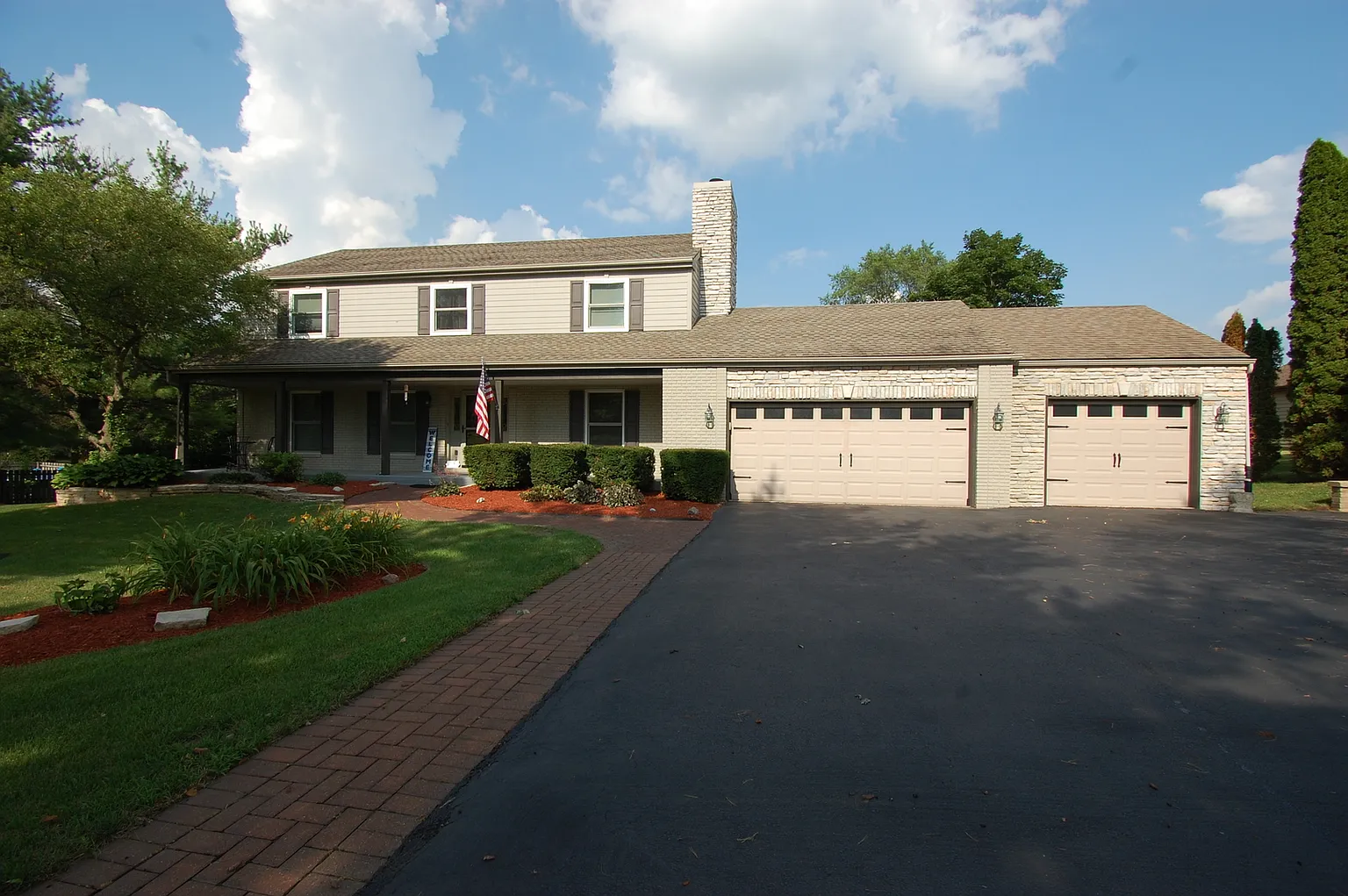 4N369 Foxfield Dr photo 1