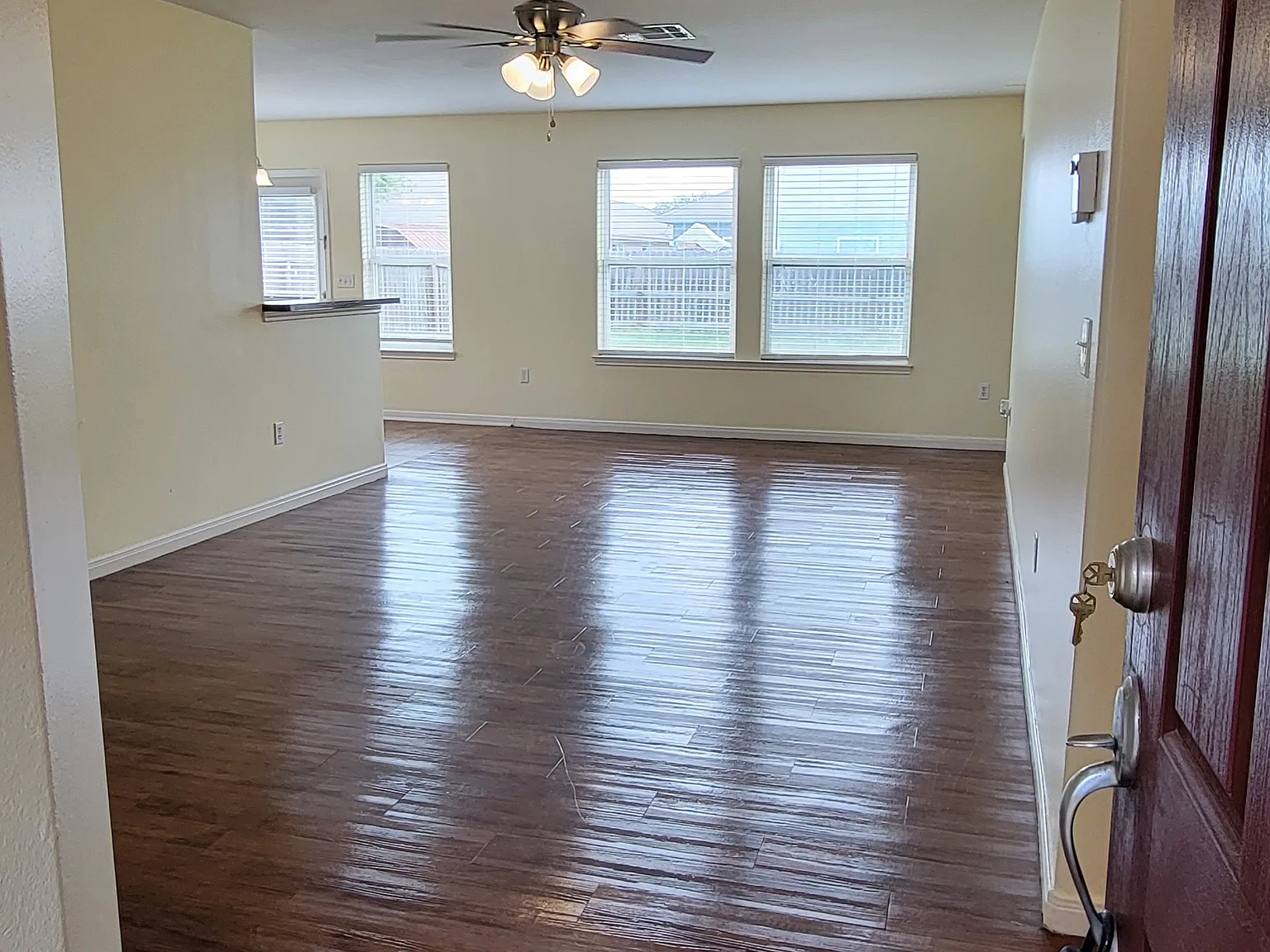 3 bed, 1419 sqft, $2,000 — Photo 3