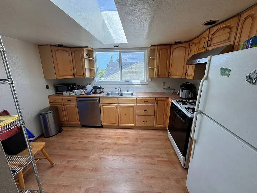 7 bed, $730 — Photo 1