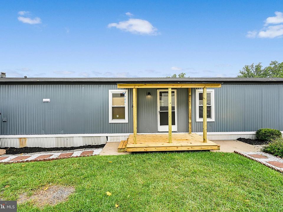 1st image of 7 Spruce Dr