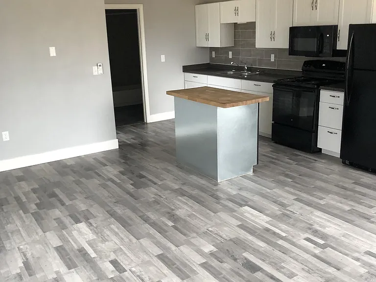 295 E A St — Photo 1