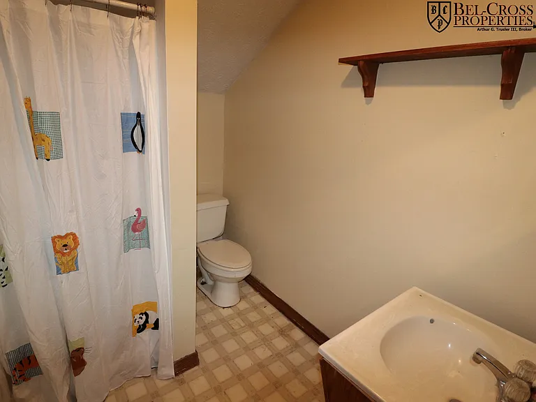565 Brockway Ave — Photo 5