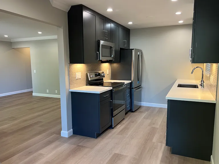 418 Laurel St #11 — Photo 3