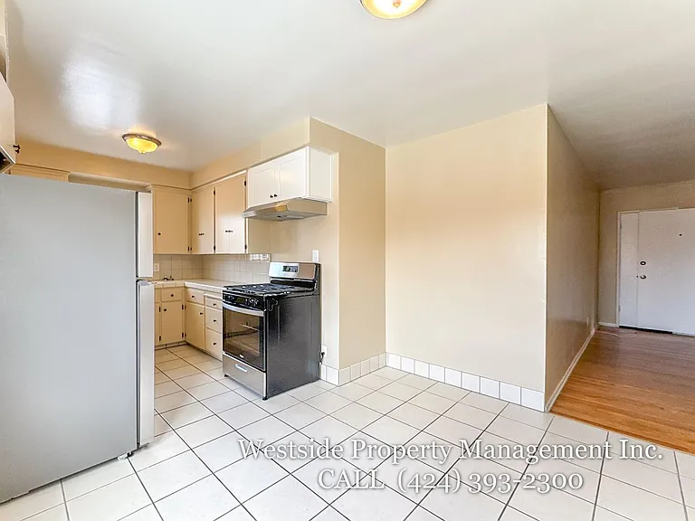 2202 W 84th Pl #3 — Photo 4