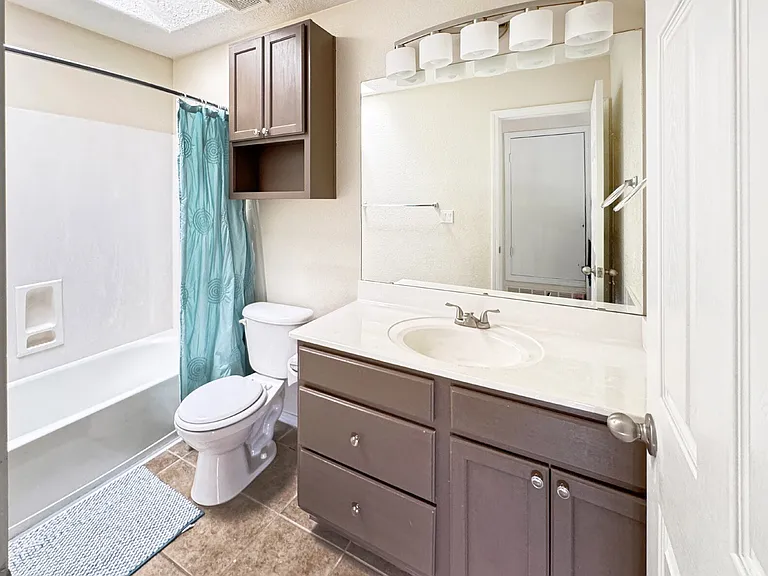 2036 Violeta Way SE — Photo 22