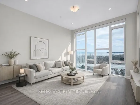 16 Concord Pl #615, Grimsby, ON L3M 0J1