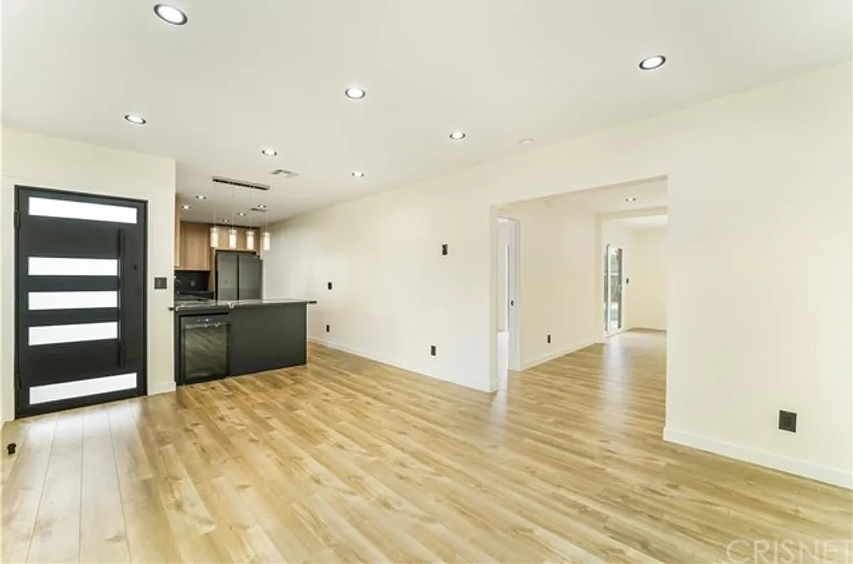 3 bed, 1278 sqft, $5,750 — Photo 3