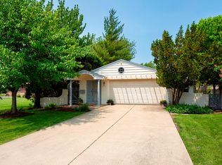 2850 Linneman St, Glenview, IL 60025