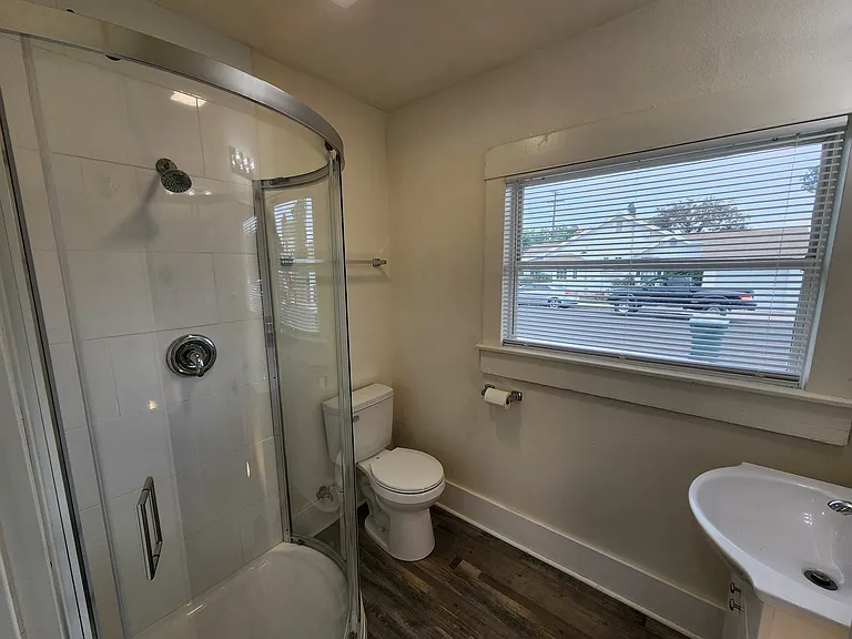 401 N Cherry St — Photo 25