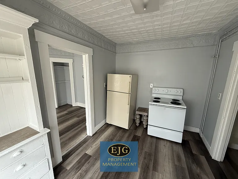 23 S Main St #4 — Photo 3