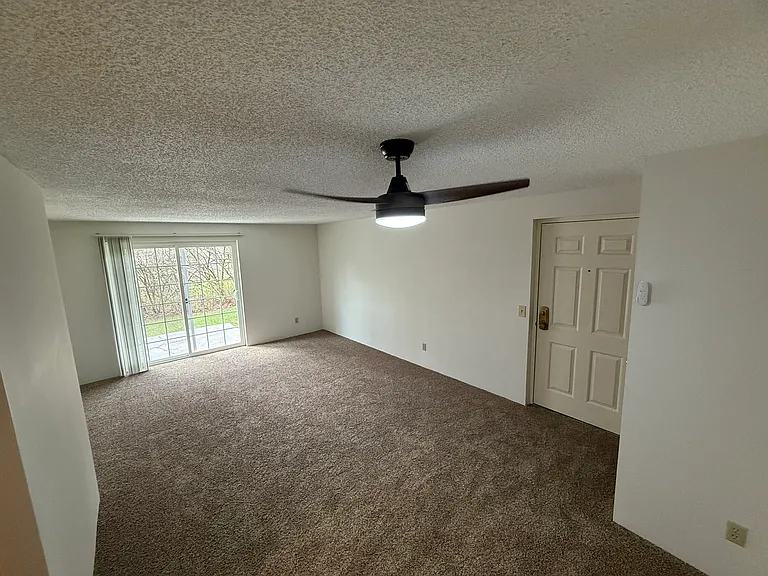 Lees Crossing Apartments — Photo 46