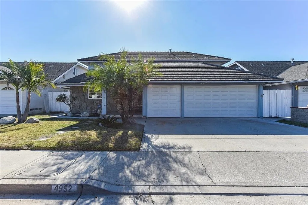 4 bed, 2222 sqft, $4,950 — Photo 2