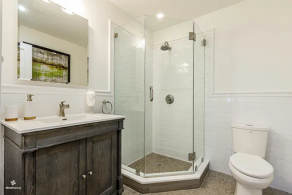 Rented by Dixon Advisory USA Inc. | media 26