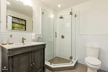 Rented by Dixon Advisory USA Inc.