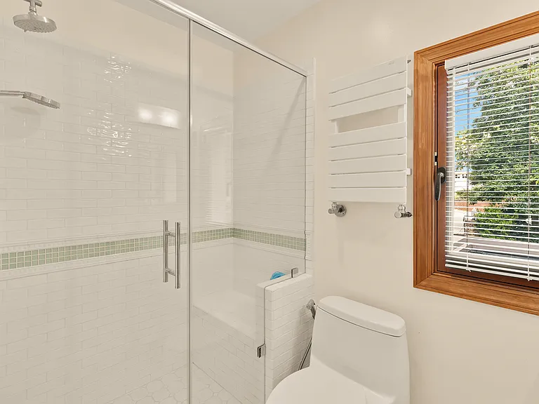 3111 Chain Bridge Rd NW — Photo 43