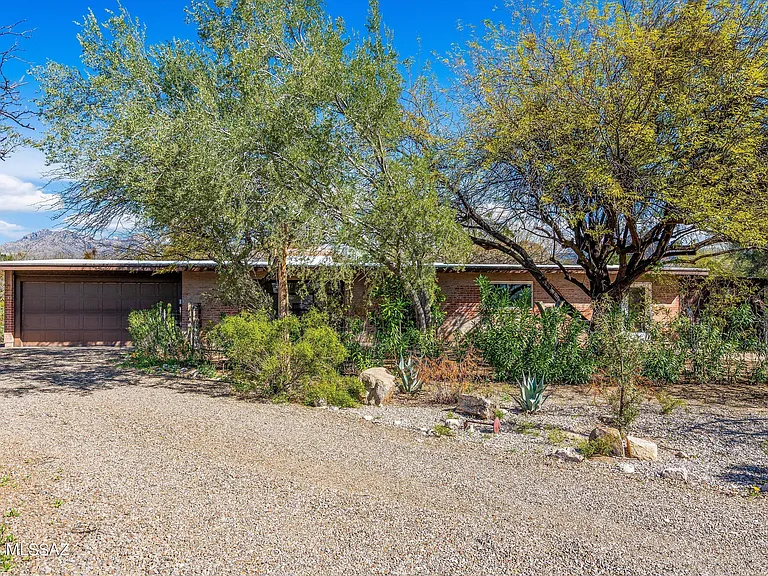 8801 E Buckboard Rd — Photo 1