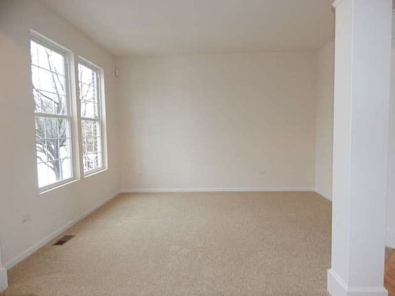 4th image of 301 Dogwood St