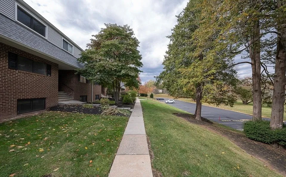 121 Stony Way — Photo 4