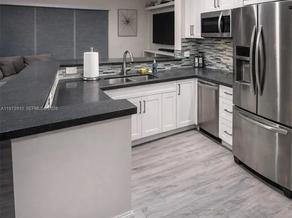 12140 SW 4th St, Pembroke Pines, FL 33025