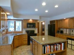 2907 Walden Woods Dr, Midland, MI