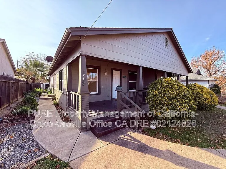 1532 Bridge St — Photo 1
