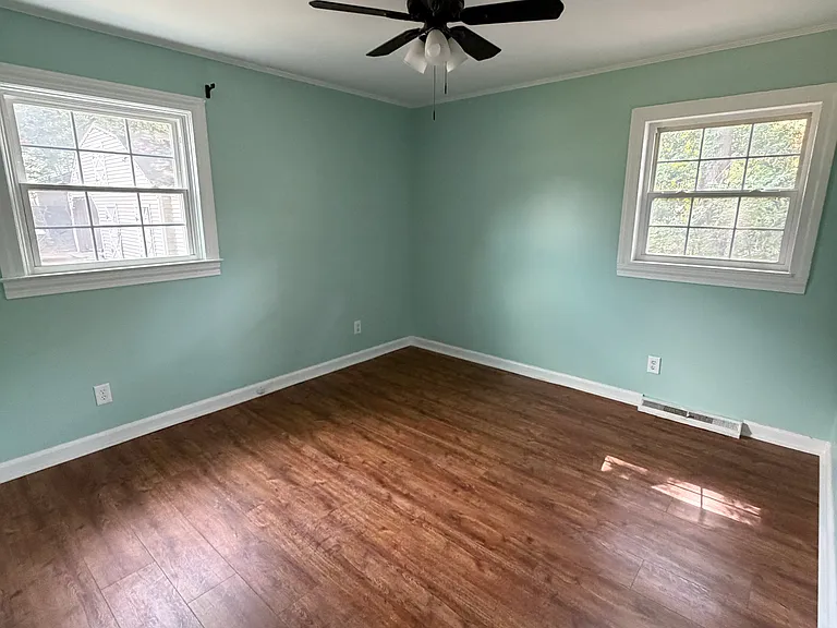122 S Pleasant St — Photo 12