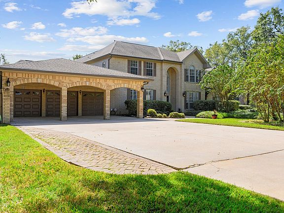 3rd image of 6910 Plantation Dr
