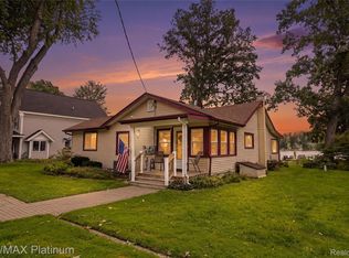 1186 Chemung Dr, Howell, MI 48843