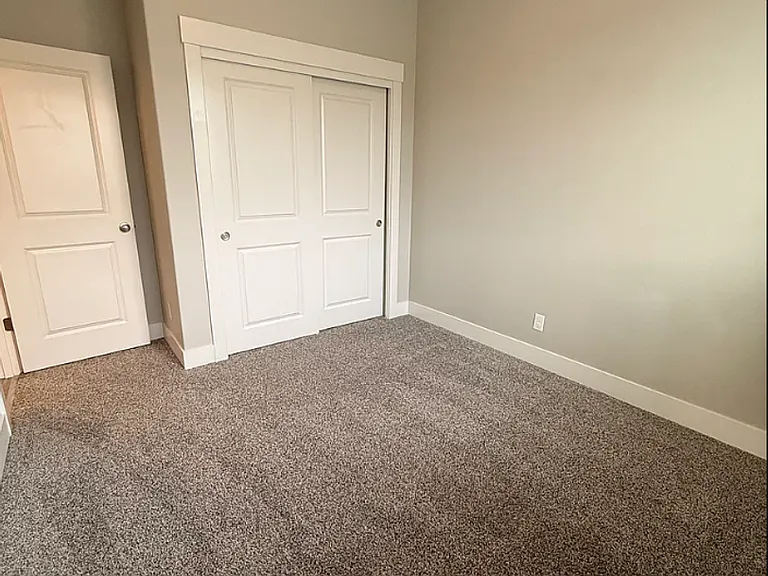 450 NE Pine St — Photo 10