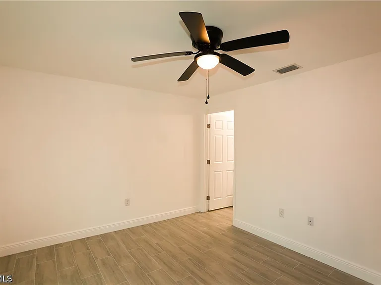 917 Graystone Ave — Photo 8