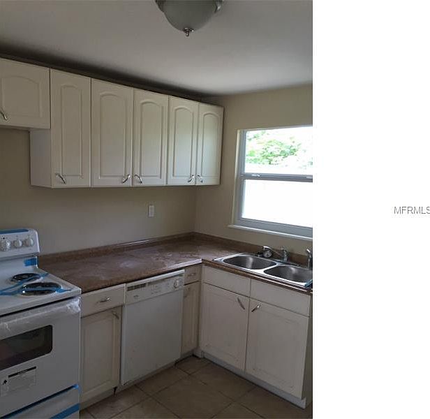 2nd image of 203 Portia St N