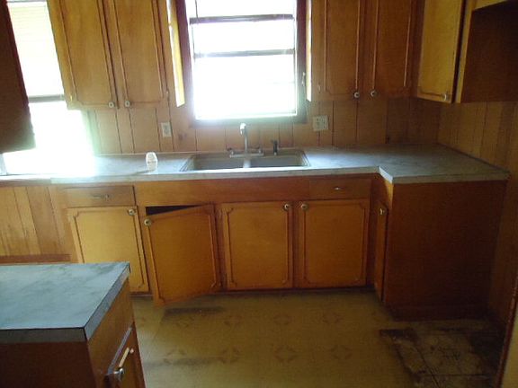 3rd image of 145 Martinez St