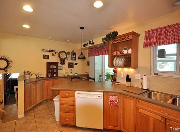 4th image of 36470 Ladywood St