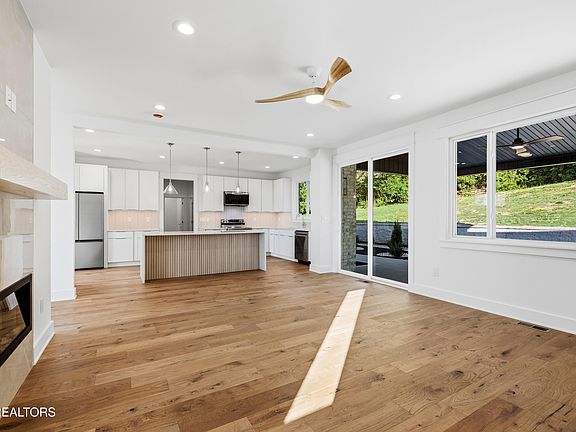 4th image of 7901 Scenic View Dr