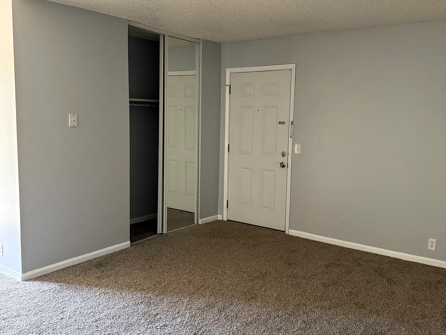 2 bed, 850 sqft, $750 — Photo 4