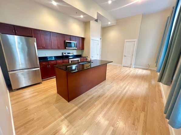 359 Main St #206
