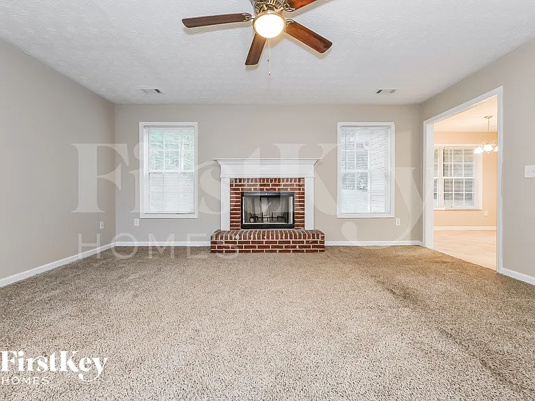54 Windcrest Dr — Photo 2