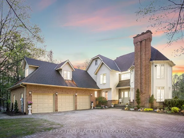 4 Mills Cir, Springwater, ON L9X 0J7
