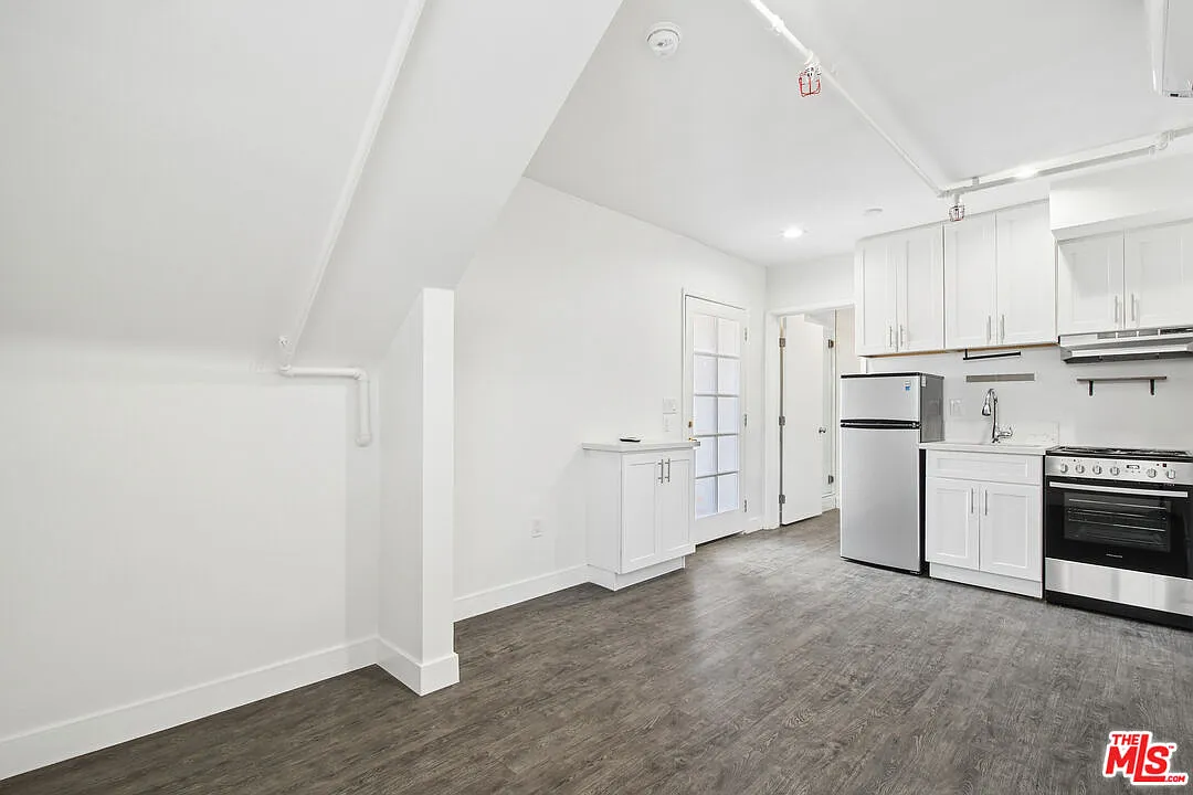Building Photo - 9221 Alcott St #4